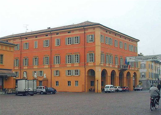 Restauro infissi in legno – Sede municipio di Carpi